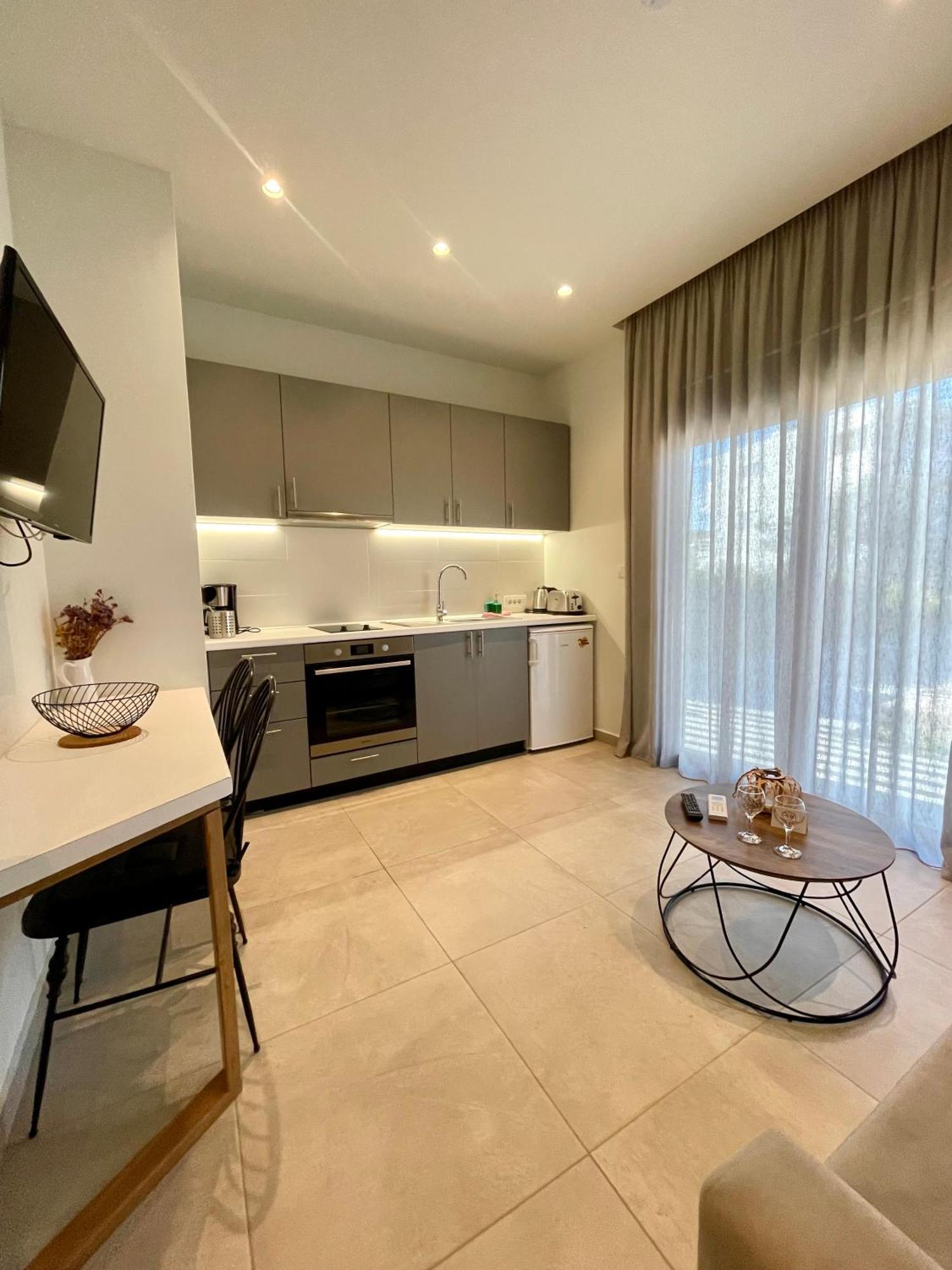 Kipos Suites & Apartments (Adults Only) Gennadi Oda fotoğraf